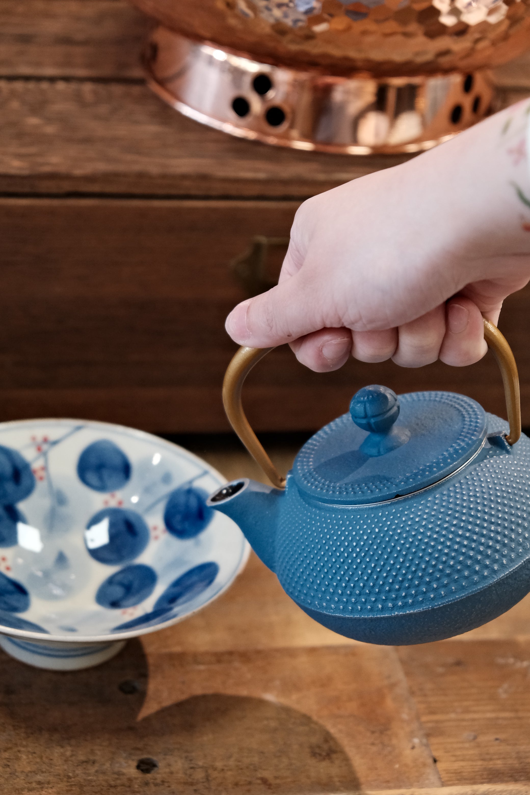 IWACHU Nambu Tekki Cast Iron 320ml “sky blue”Teapot (Gift Box)