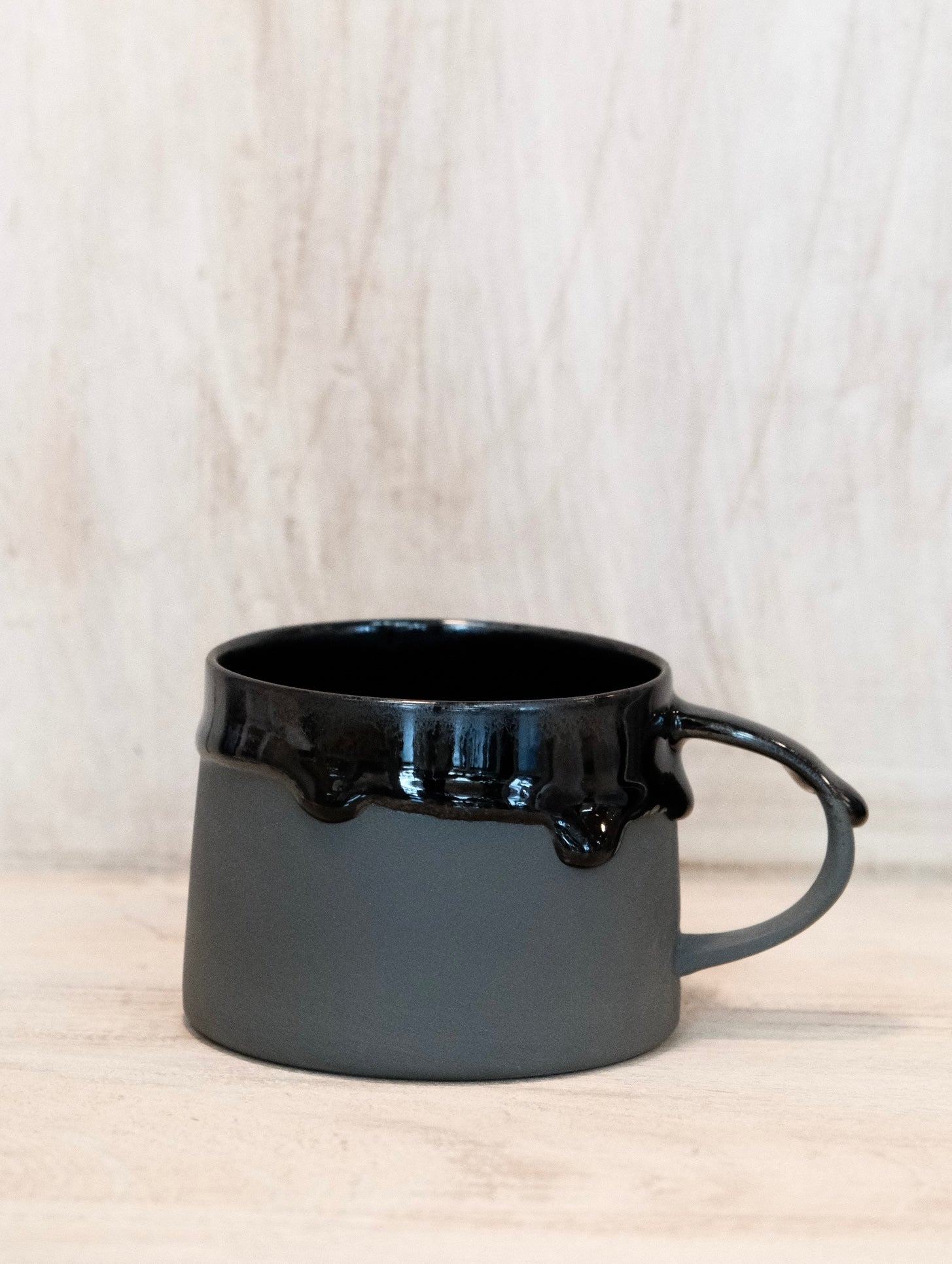 Eiji Miyaki-宮木英至 doripin mug (Black x Black)