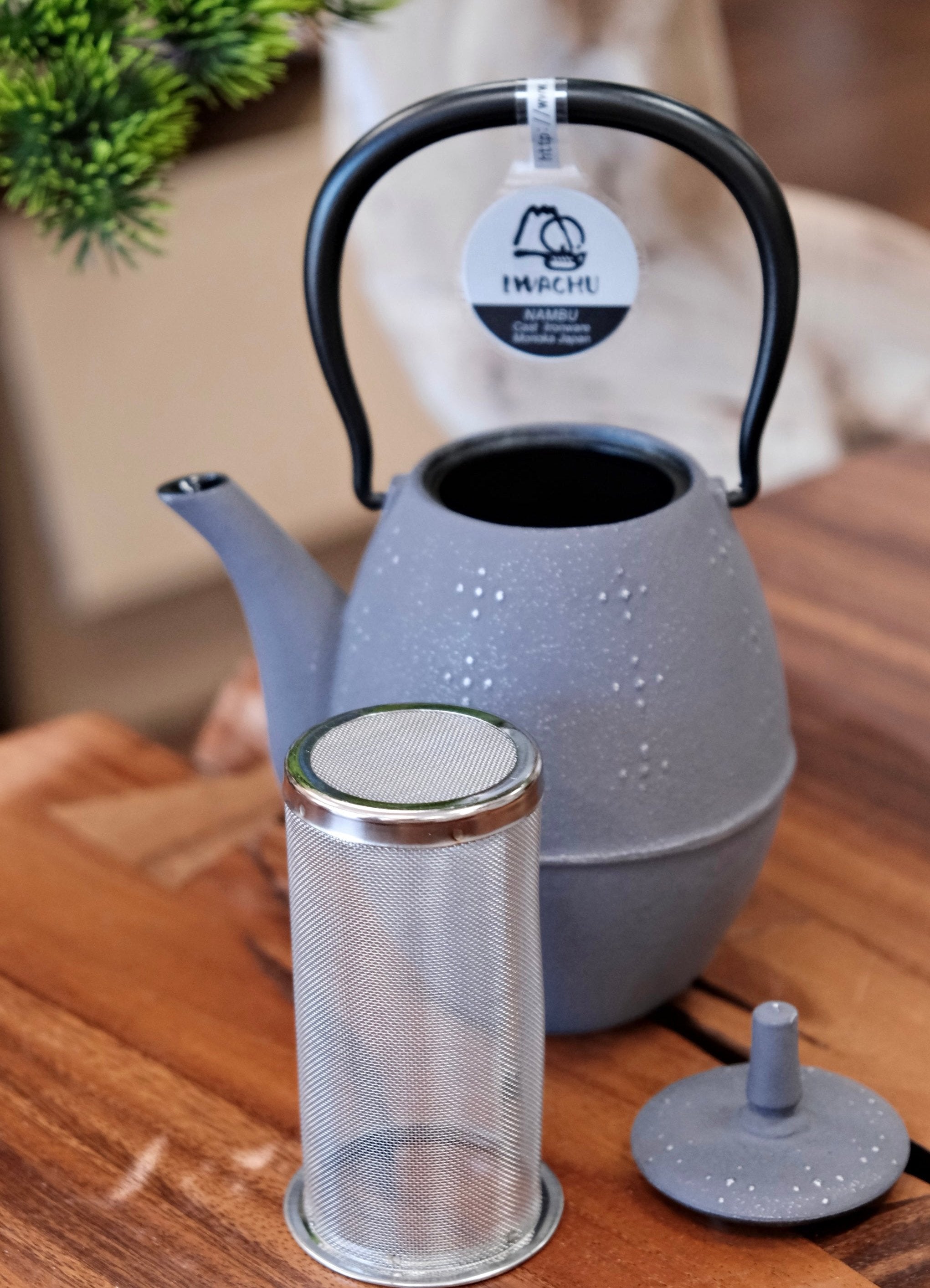 IWACHU Nambu Tekki Cast Iron 600ml Silver Teapot （Gift Box）