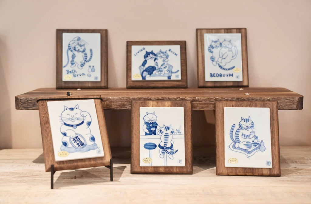 Japan Arita Hand painted “Sōmetsuke Cat Tile” Ceramic Plates with Wooden Frame